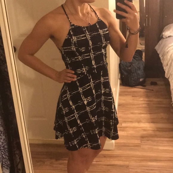 small cross-stitched dress with drop back - Picture 1 of 4